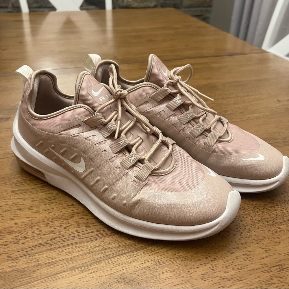 Nike Air Shoes Size 9.5